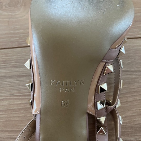 Kaitlyn Pan nude studded high heel - Picture 3 of 6